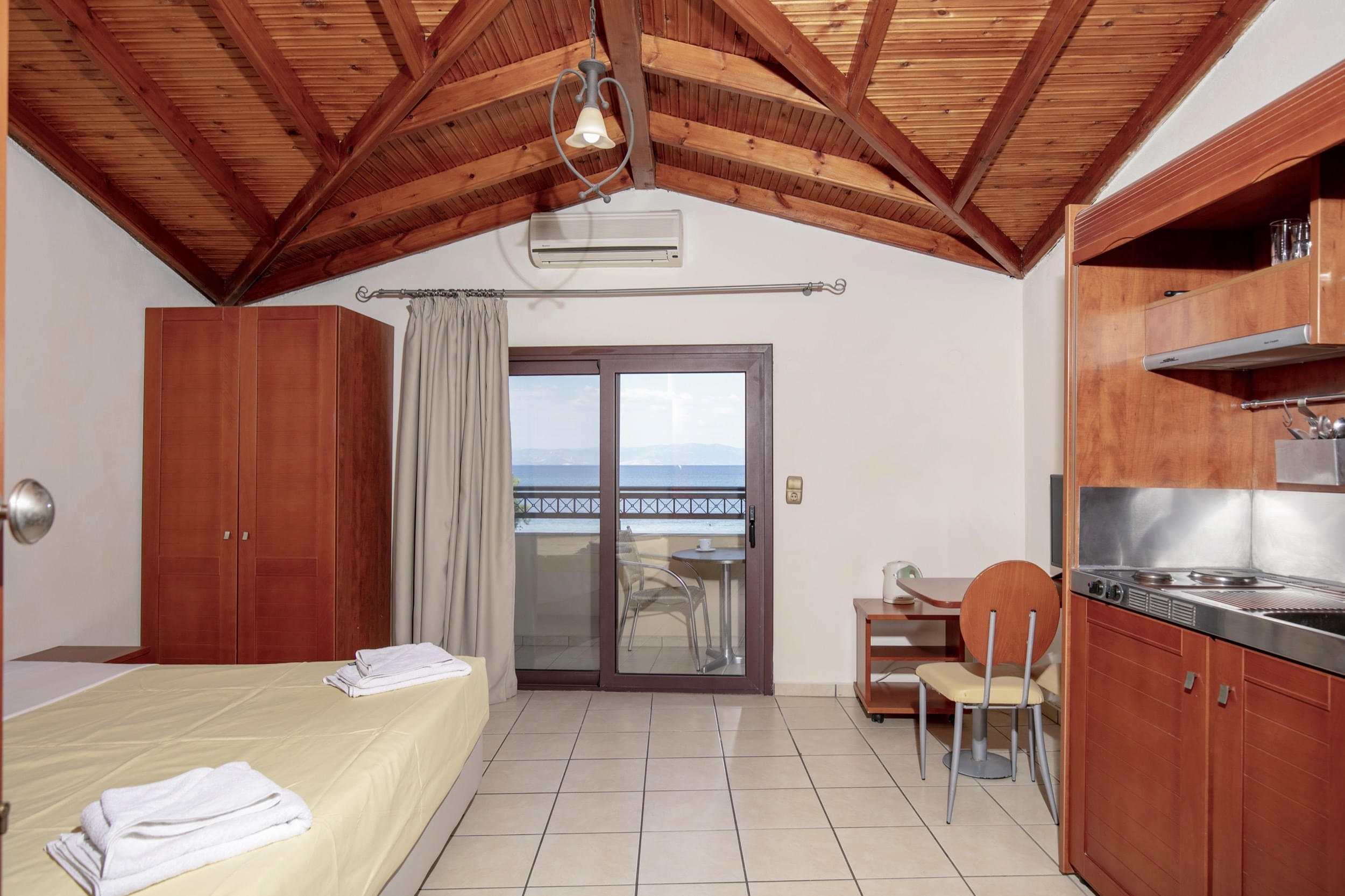 cooee_mediterreanean_beach_hotel_der1326910